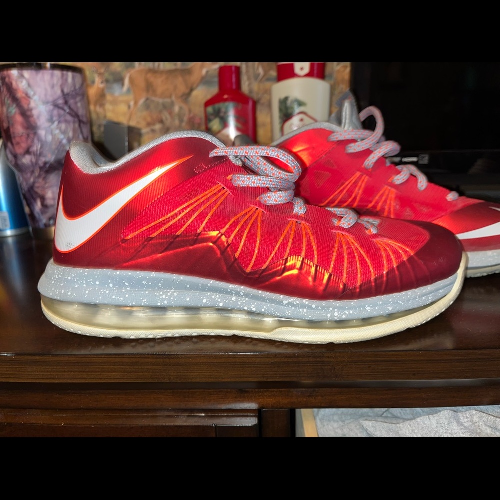 LeBron 10 low, Ohio State Edition